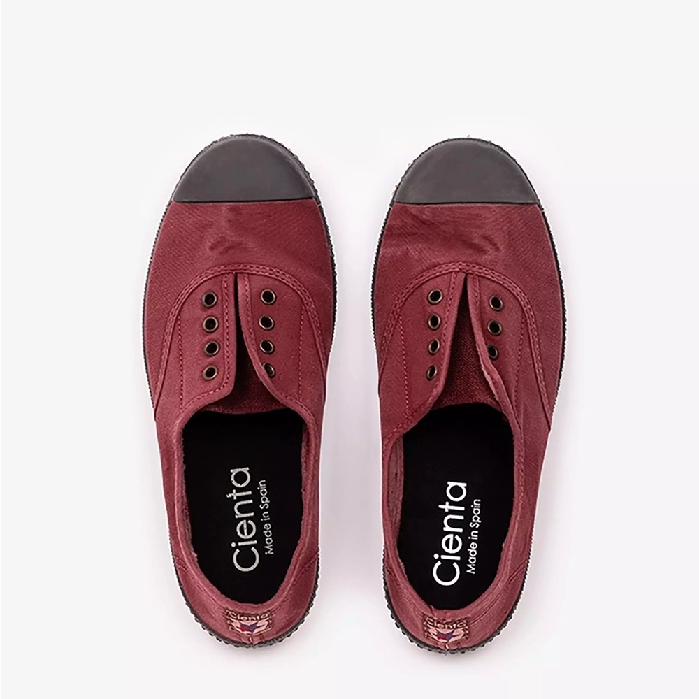 Cienta | Kids Burgundy Sneakers with Black Accents